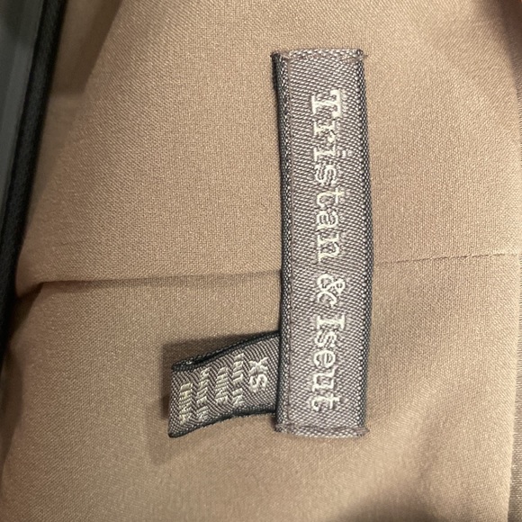 Tapered, fitted blazer - super cute and flattering! - Picture 4 of 4